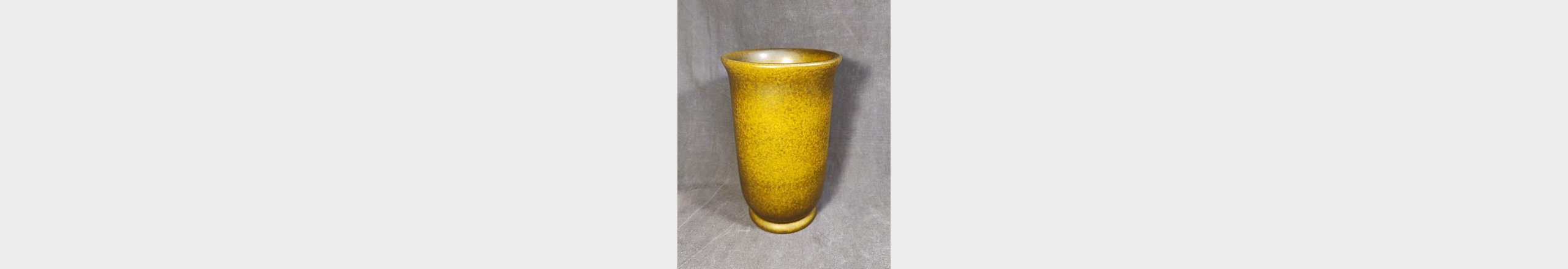 Gr&oslash;n Art Deco vase