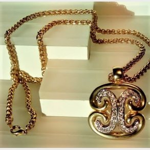 Vintage halsk�de med vedh�ng med similisten