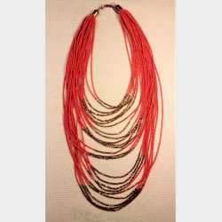 Flerstrenget afrikansk r�d-orange halsk�de 