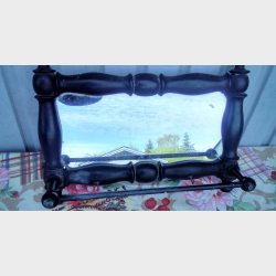 Antik knage med spejl og stang til viskestykker