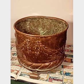 Antik jugend kobberurtepotte med guirlander