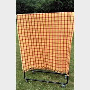 Rd- og gulternet vintage dug med frynser