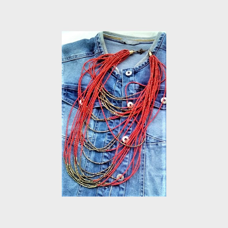 Flerstrenget afrikansk r�d-orange halsk�de 