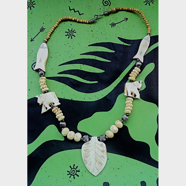 Hvid afrikansk vintage halsk�de med dyr