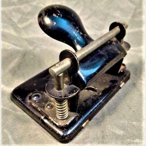 Sort vintage hulmaskine