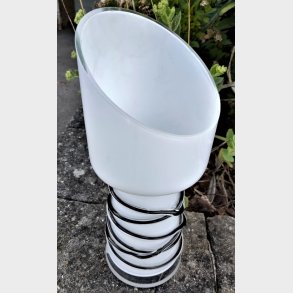 Hvid opaline glasvase 