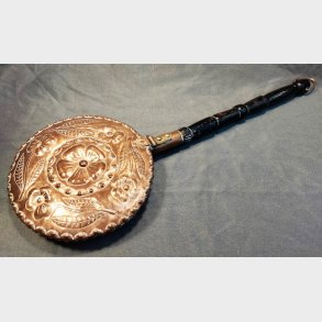 Antikt varmebkken i kobber