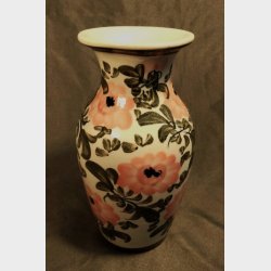 Kinesisk vintage vase med rosa blomster