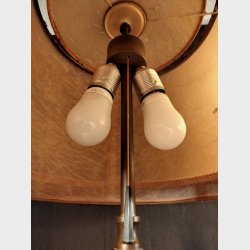 Antik bronzepatineret bordlampe