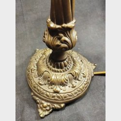 Antik bronzepatineret bordlampe