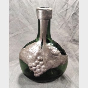 Grn Art Nouveau glaskaraffel med tinmontering