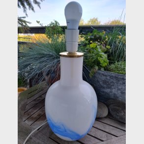 Hvid Holmegaard opalglas bordlampe