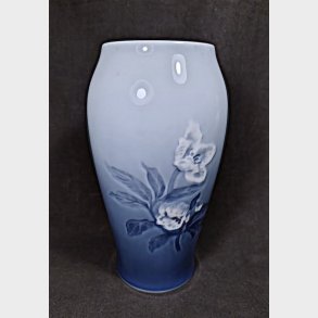 Stor B & G Art Nouveau vase med julerose