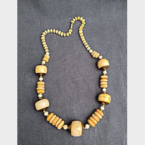 Halskde med store benperler