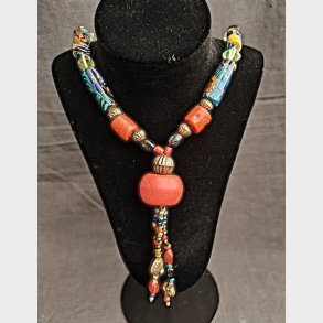 Lang etnisk vintage perlekde