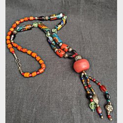 Lang etnisk vintage perlekde