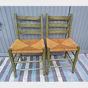 Grnne vintage  spisestuestole med flettede sder