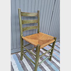 Grnne vintage  spisestuestole med flettede sder