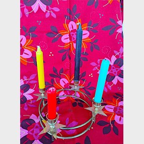 Gammel messing adventsstage med stjerner