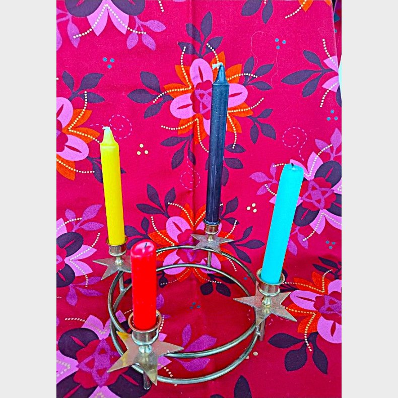 Gammel messing adventsstage med stjerner