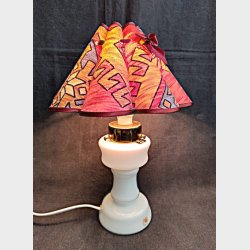 Vintage bordlampe i hvid opalineglas