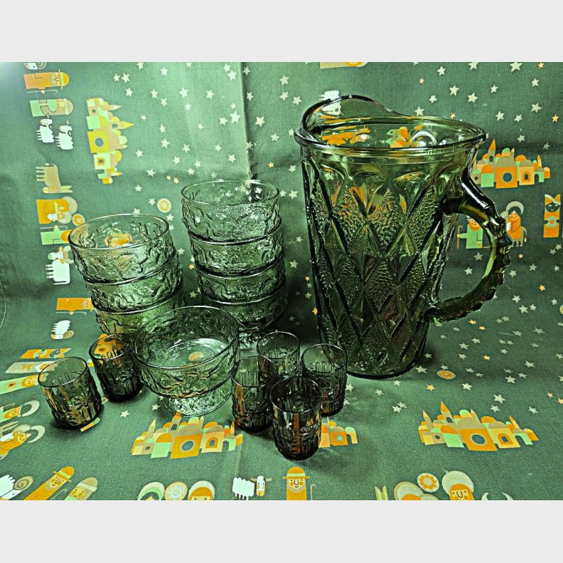 Grnt vintage glasservice: Kande, dessertglas og likrglas