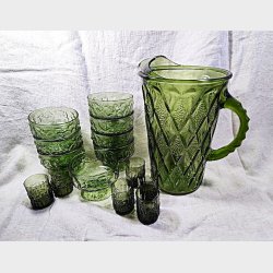 Grnt vintage glasservice: Kande, dessertglas og likrglas