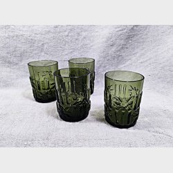 Grnt vintage glasservice: Kande, dessertglas og likrglas