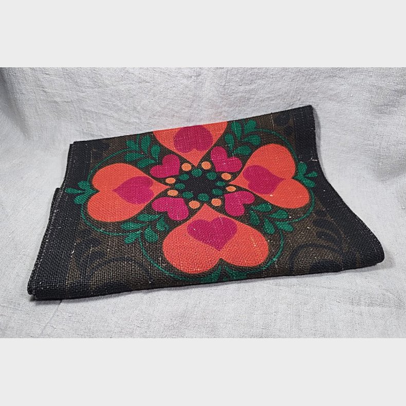 Naturfarvet vintage julel�ber fra S�dahl Design med r�de julehjerter