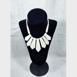 Art deco elfenbenshalsk�de