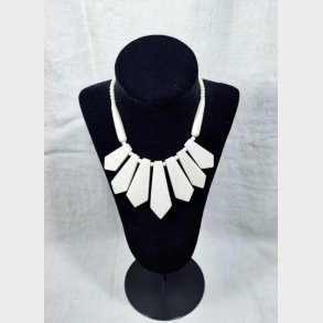 Art deco elfenbenshalsk�de