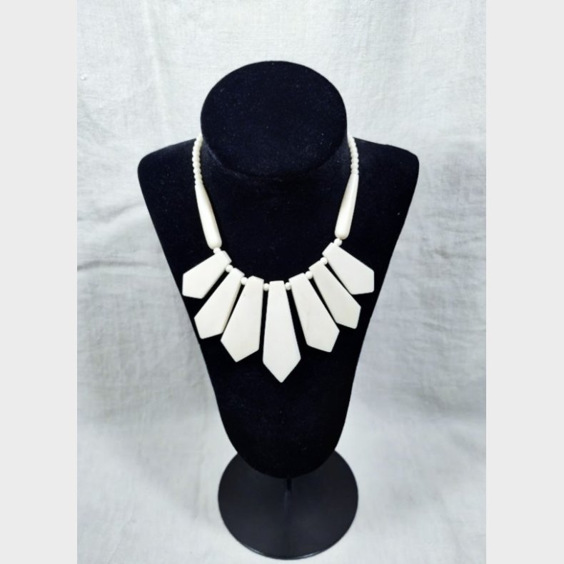 Art deco elfenbenshalsk�de