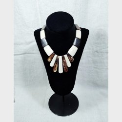 Afrikansk vintage halsk�de af b�ffelhorn