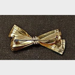 Vintage broche med sl�jfe