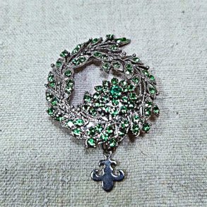 Vintage broche med gr�nne similisten