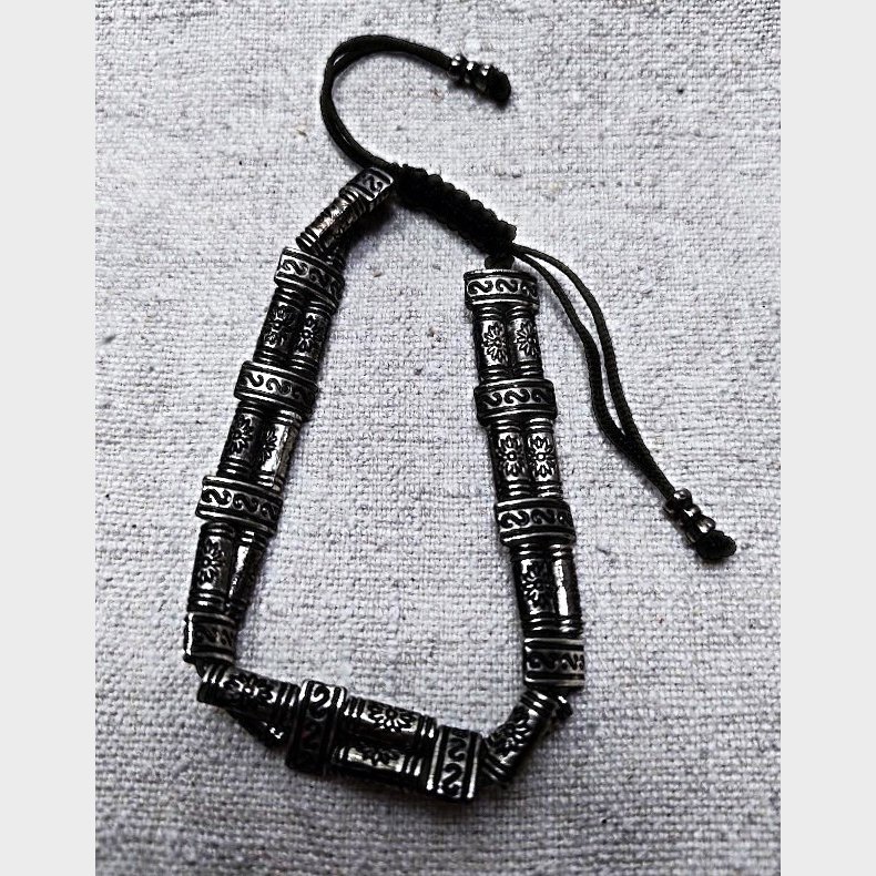 Etnisk tibetansk s�lvarmb�nd