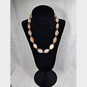 Vintage halsk�de med karneoler
