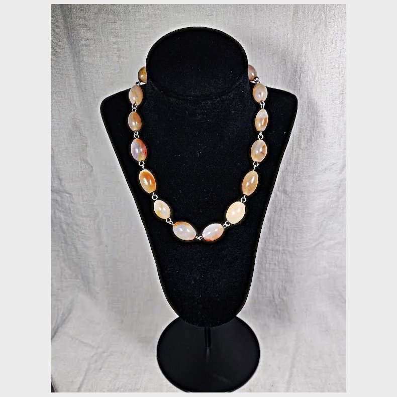 Vintage halsk�de med karneoler