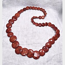 Lang r�d koral halsk�de