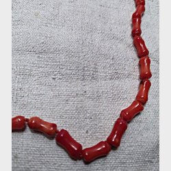 Halsk�de med middelhavskoraller