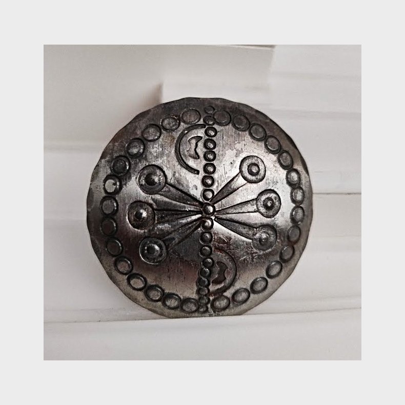 Rund vintage tin broche