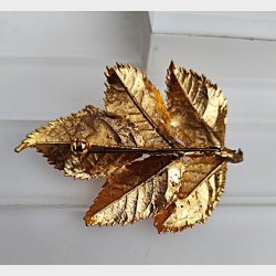 Forgyldt vintage broche med rosenknop