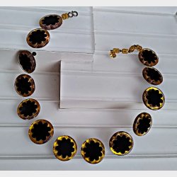 Vintage halsk�de med stiliserede blomster