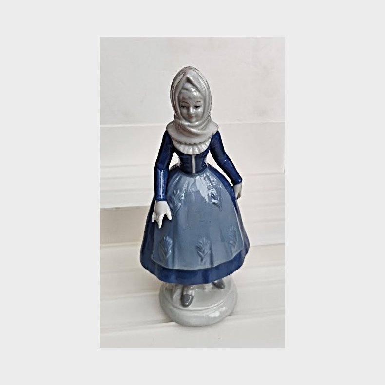 Vintage porcel�nsfigur - kvinde i folkedragt