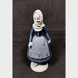 Vintage porcel�nsfigur - kvinde i folkedragt