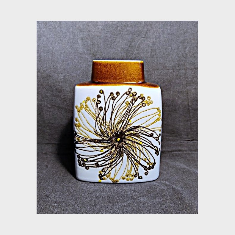 Royal Copenhagen Baca fajance vase