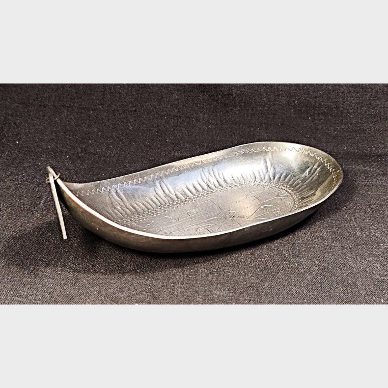 B�dformet samisk tin sk�l