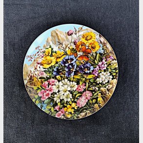 Vintage v�gplatte med vilde blomster