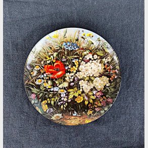 Vintage v�gplatte med vilde blomster