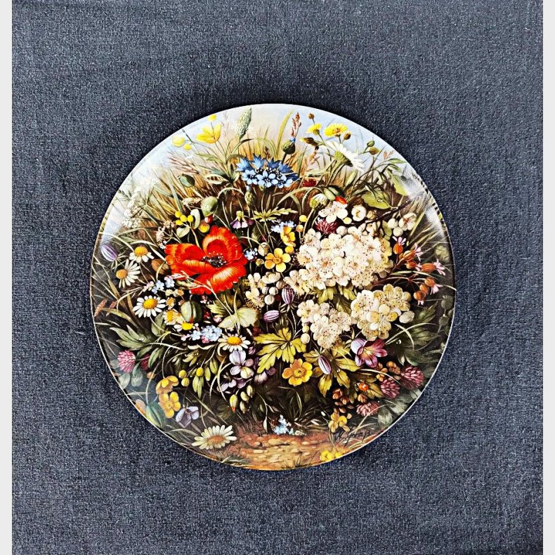 Vintage v�gplatte med vilde blomster